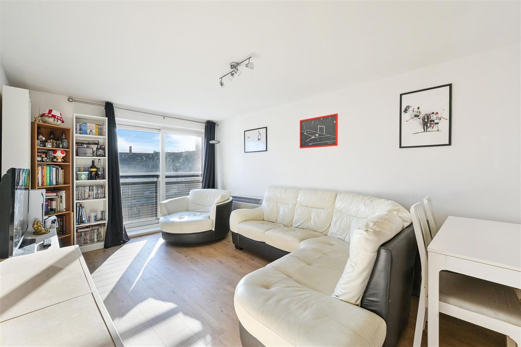 Property photo 2 of 14 Hudson House