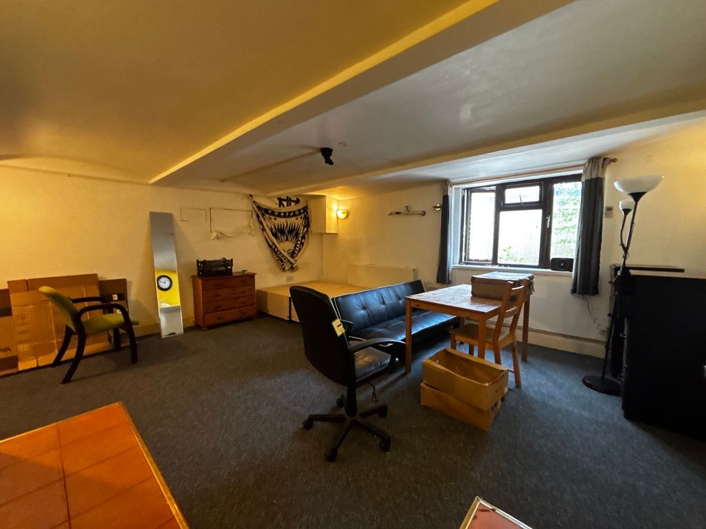 Property photo 1 of 8 Spacious Bedroom With Versatile Living Area...