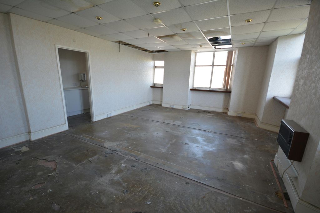 Property photo 2 of 4 Office