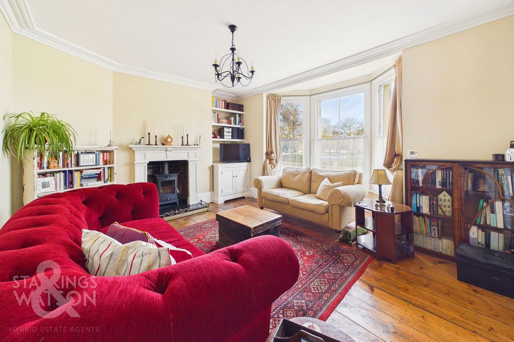 Property photo 2 of 25