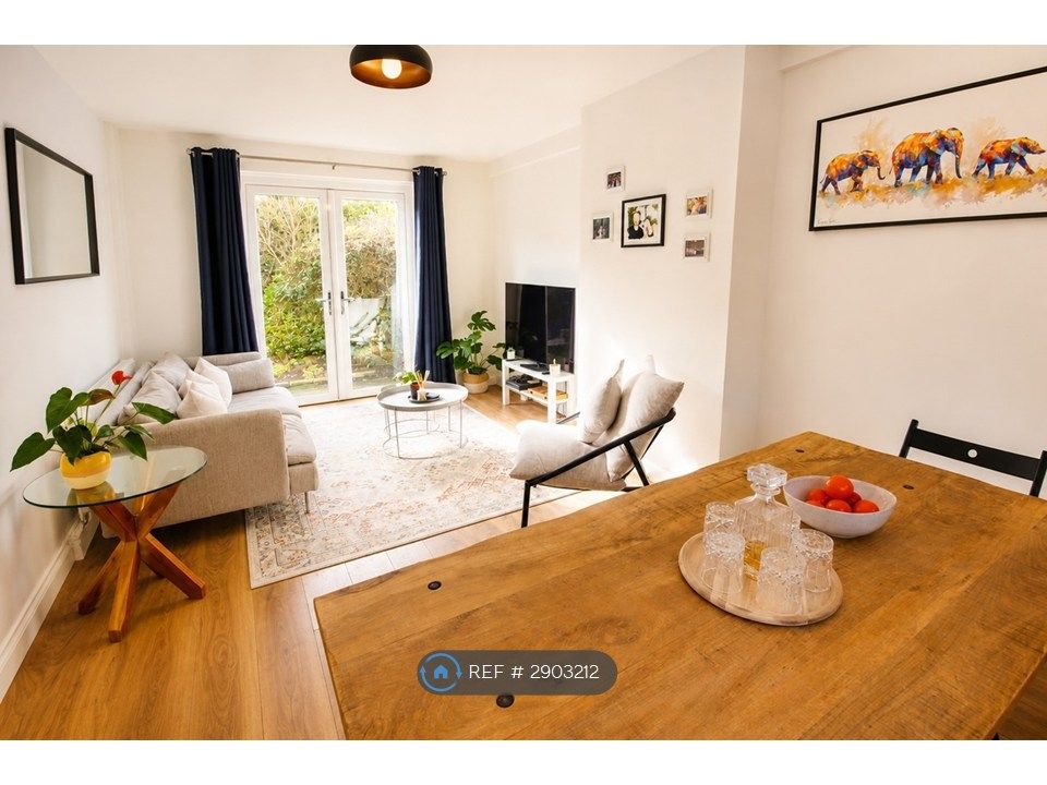 Property photo 1 of 15 Living Room