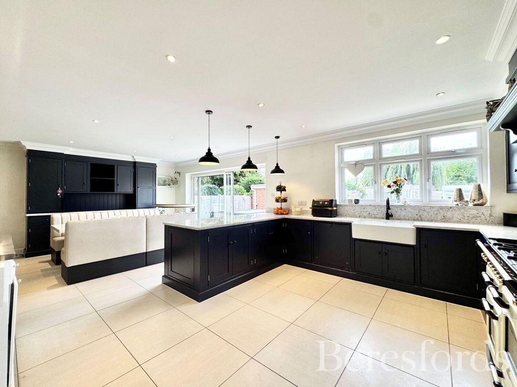 Property photo 2 of 42 Picture No. 01