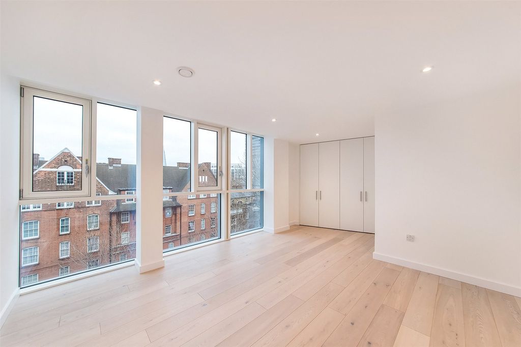Property photo 3 of 9 Waterloo Road