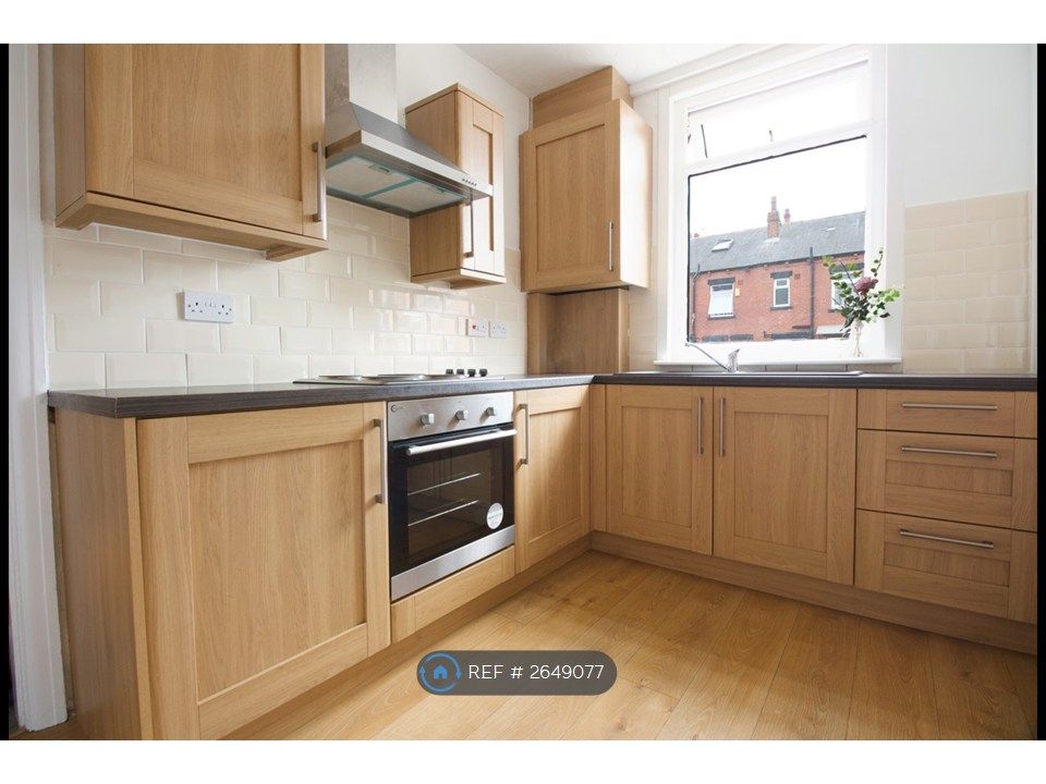 Property photo 2 of 11 Kitchen