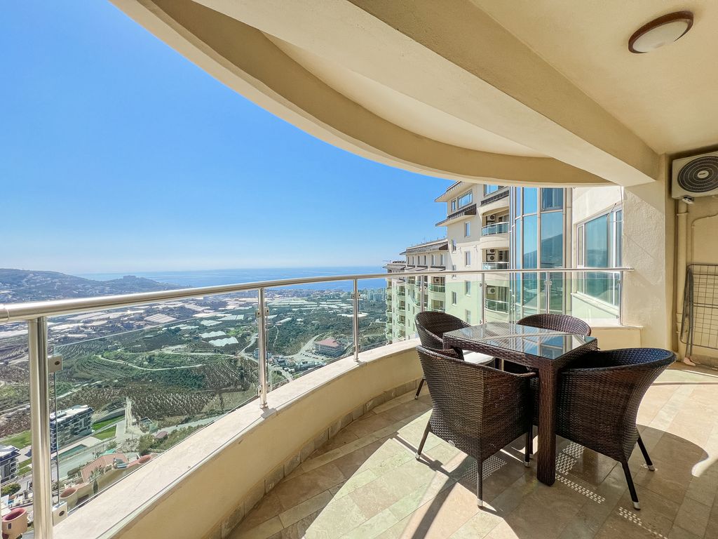 Property photo 2 of 22 Outstanding Sea-View Apartment For Sale In Alanya - Great Size, Sea View Balcony