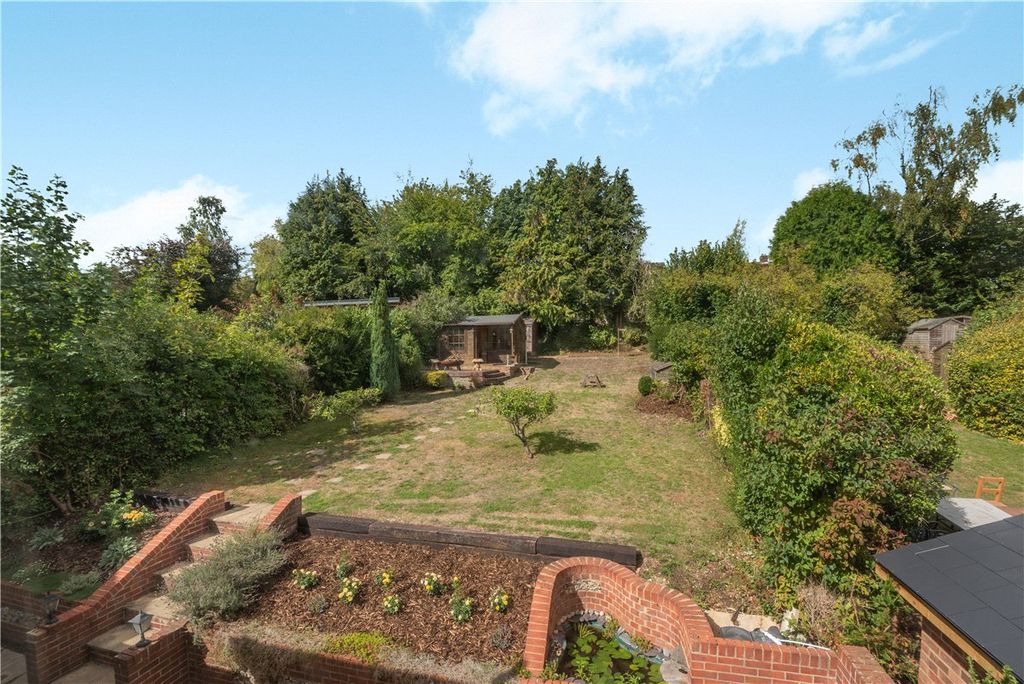 Property photo 2 of 18 Garden