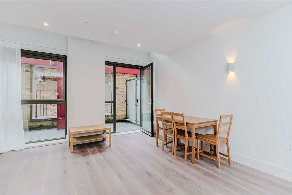 Property photo 2 of 34 Picture No. 22