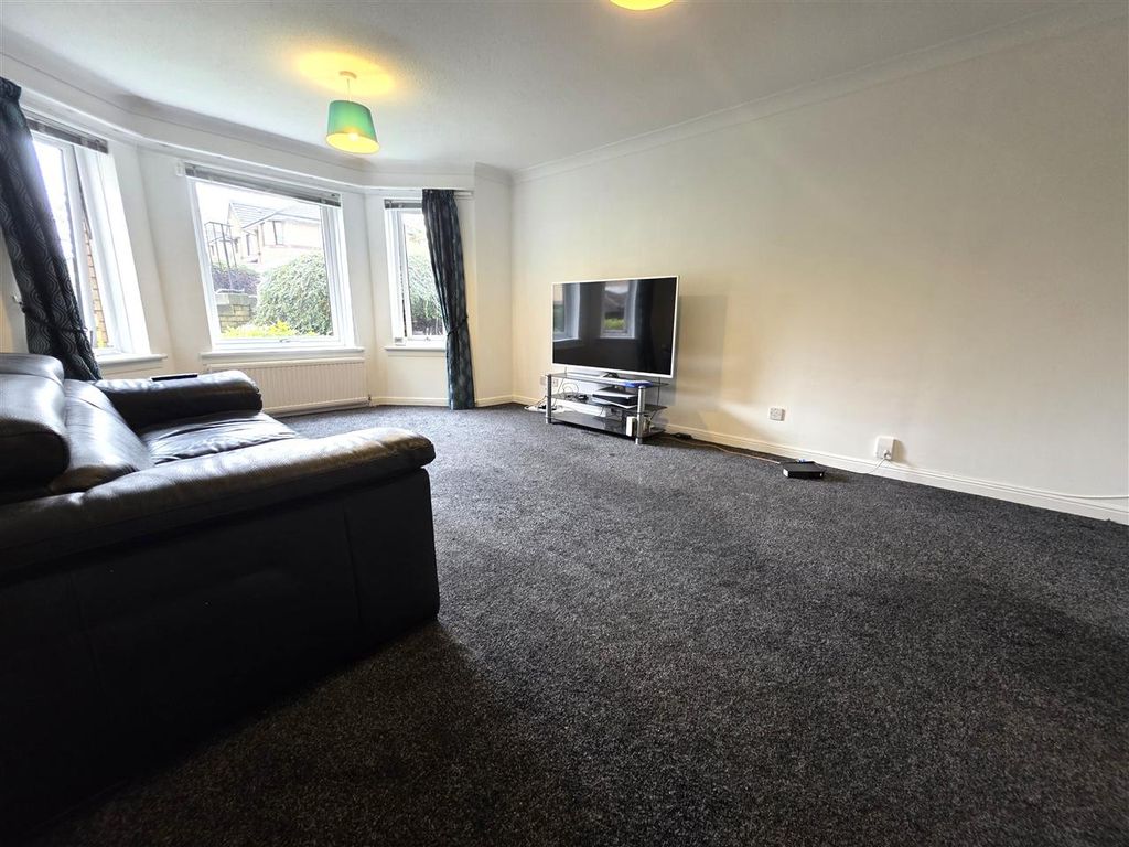 Property photo 3 of 13 Lounge