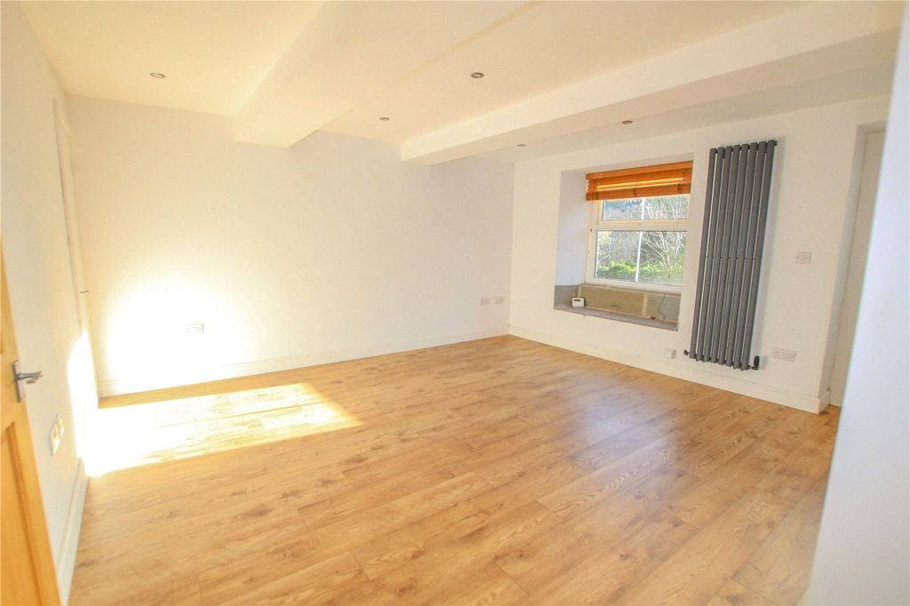 Property photo 3 of 9 Lounge
