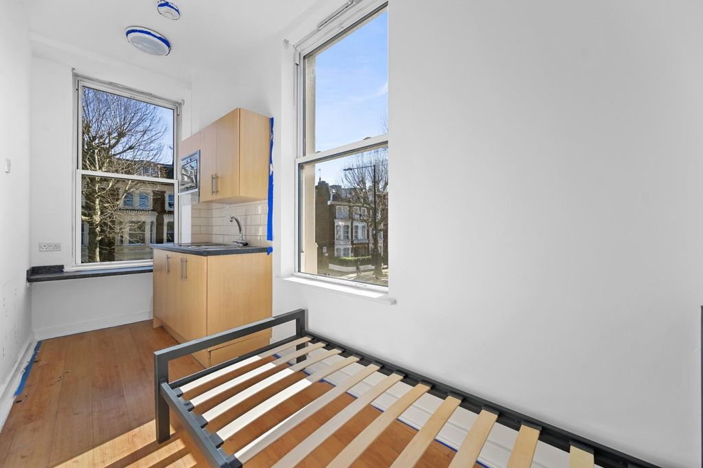Property photo 2 of 5 Rcfb- Flat 10 132 Shepherds Bush Road- Reception 4