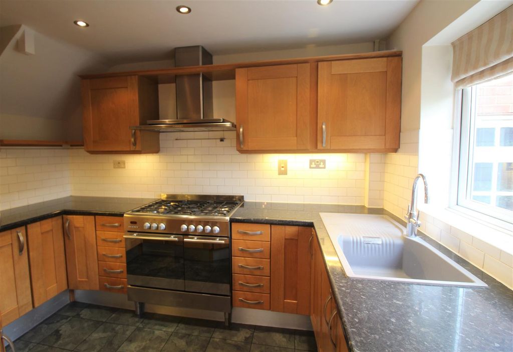 Property photo 3 of 15 Kitchen.Jpg