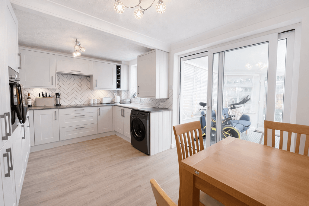Property photo 3 of 17 Dining Kitchen