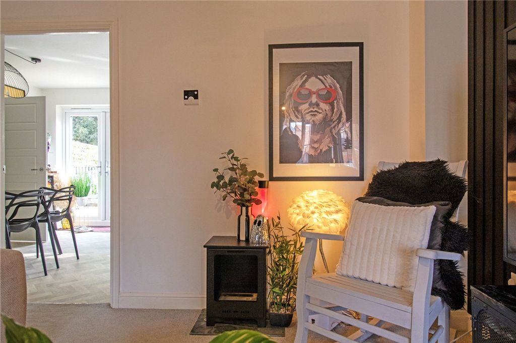 Property photo 3 of 28