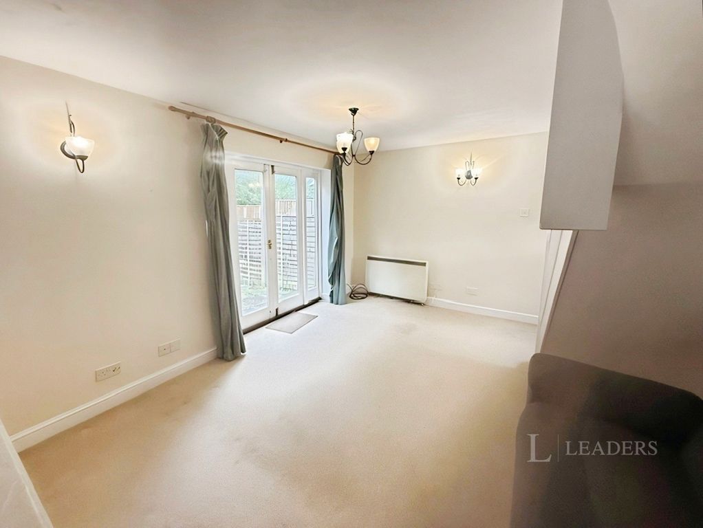Property photo 3 of 10 Lounge
