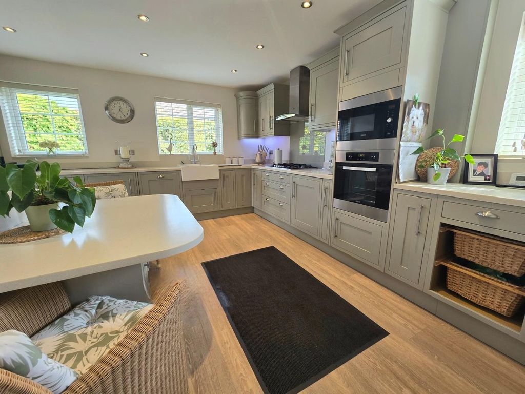 Property photo 2 of 33