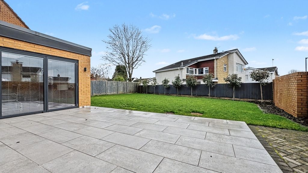 Property photo 3 of 12 Well-Maintained Private Garden With A Paved Patio ...