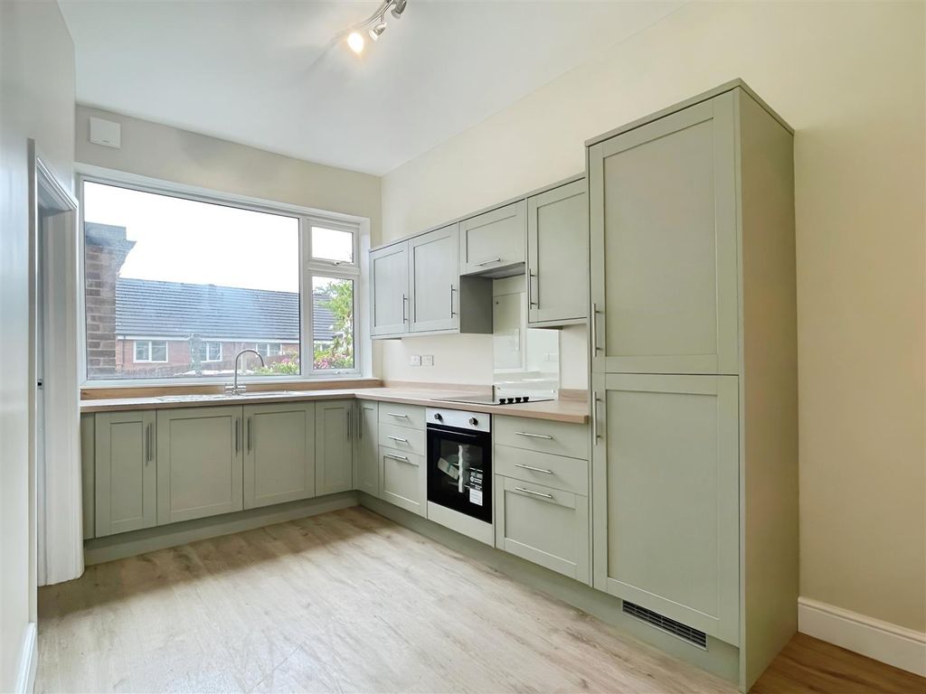Property photo 2 of 28 Kitchen Diner