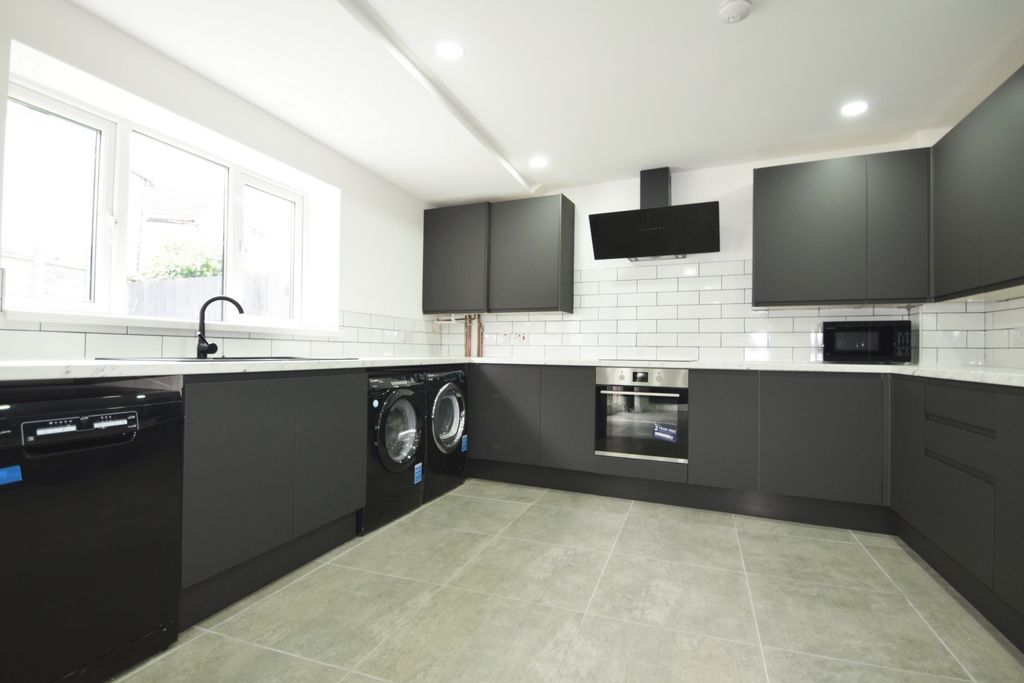 Property photo 2 of 18 Photo 2