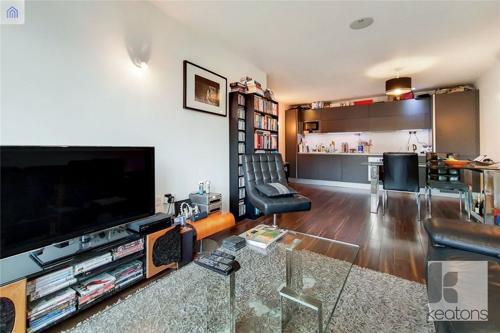 Property photo 2 of 3 Living Room/Kitchen