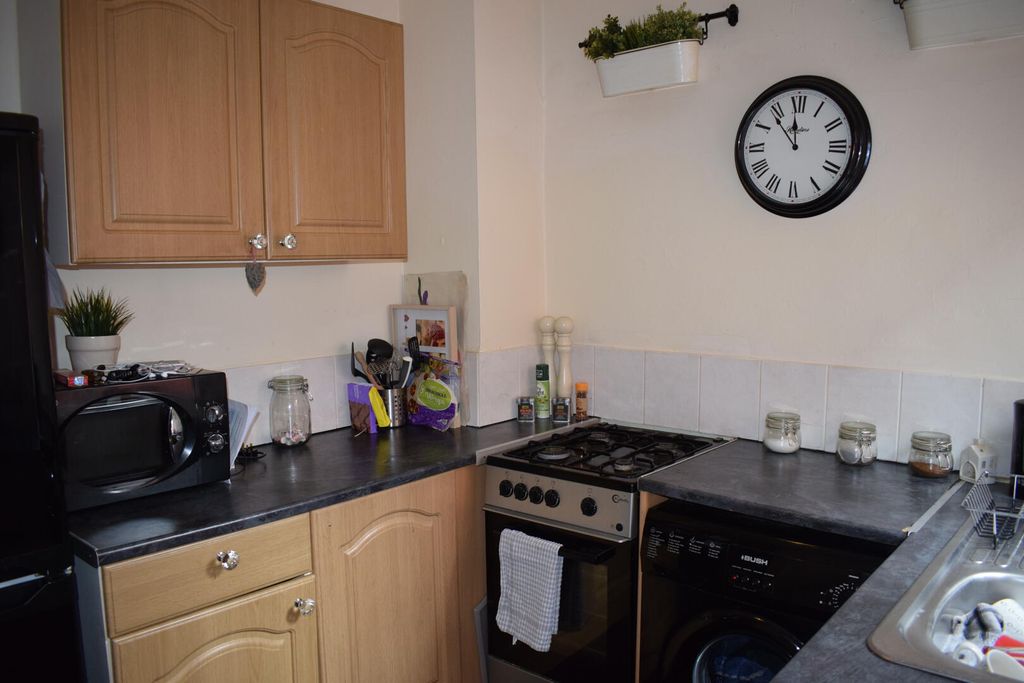 Property photo 3 of 12 Kitchen