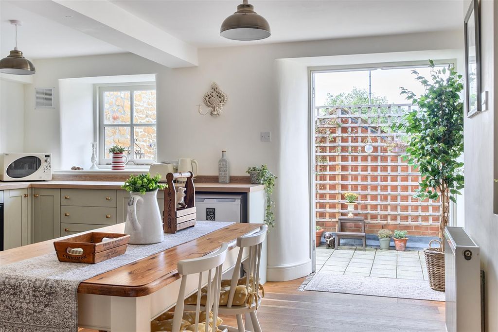 Property photo 2 of 16 Kitchen Diner