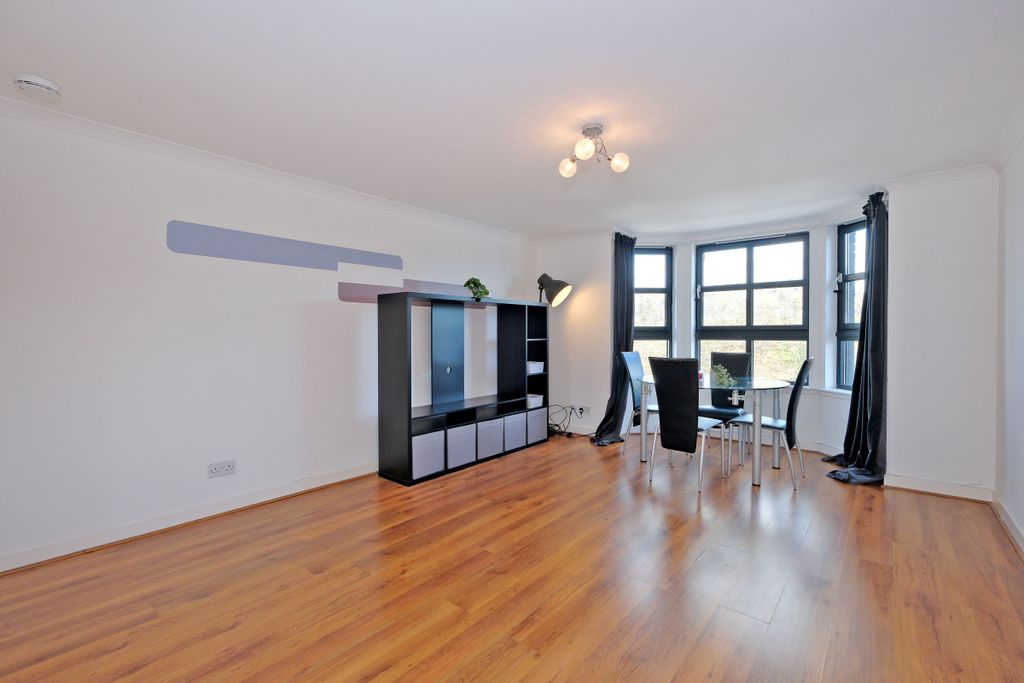 Property photo 3 of 28
