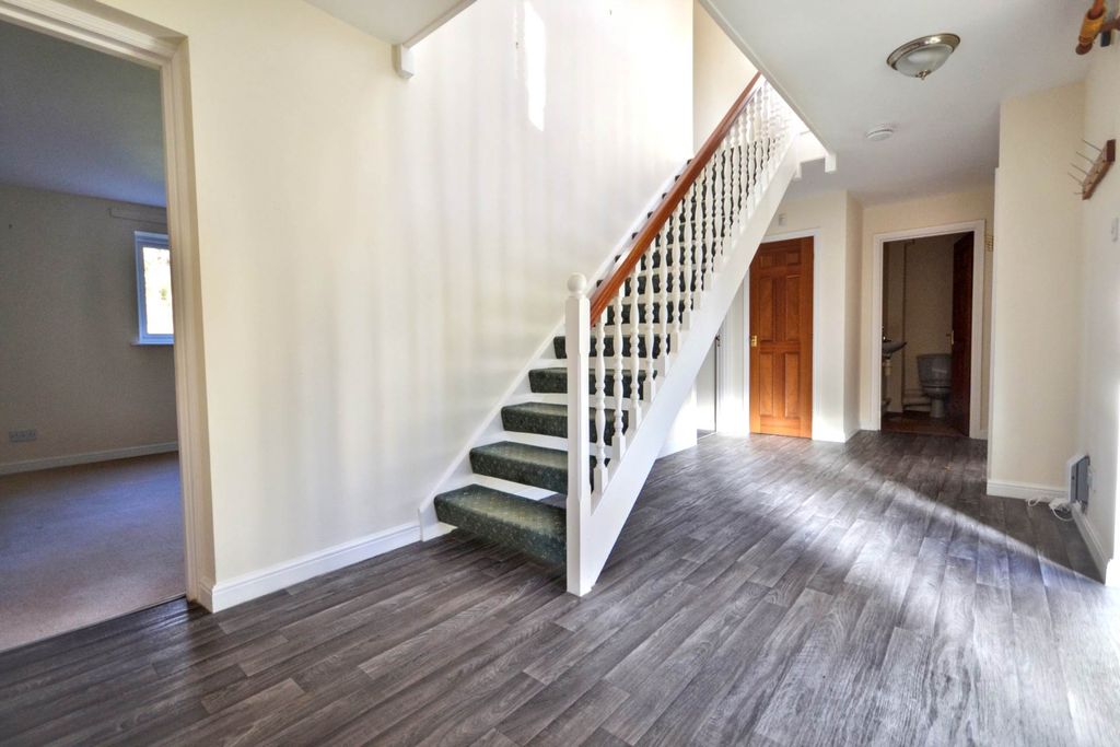 Property photo 3 of 27