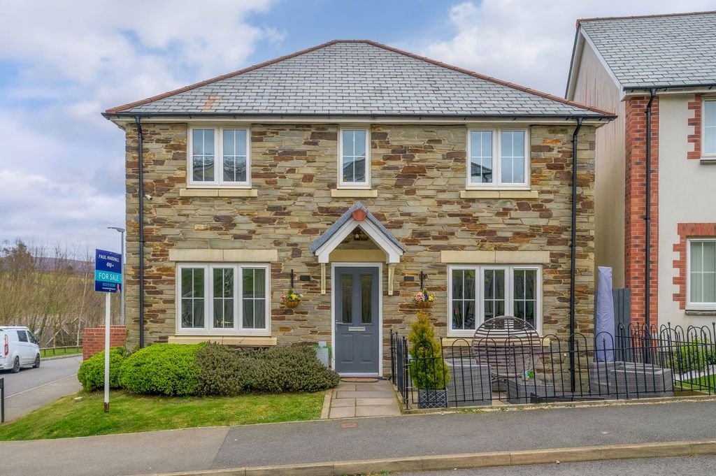 Property photo 1 of 33