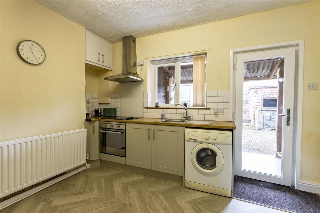 Property photo 3 of 11 Kitchen/Diner