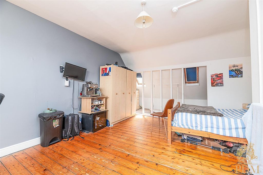 Property photo 3 of 14 16 Devonshire Promenade  (12 Of 17).Jpg