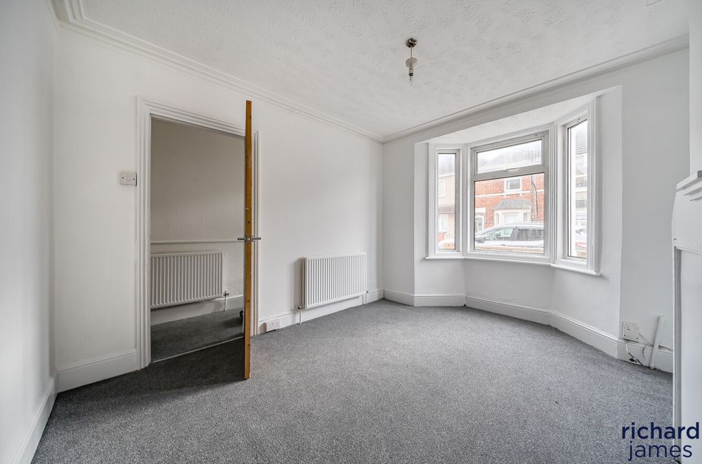 Property photo 2 of 12 Ea7925Ad7Eb34De99Ab0Effa8Fb15E90