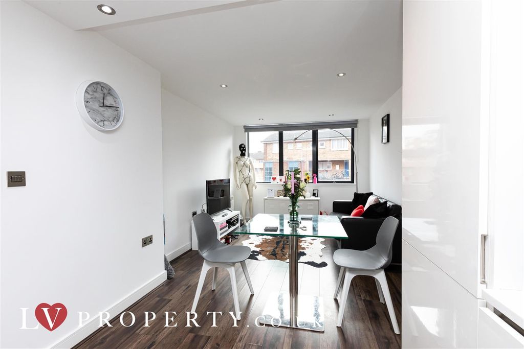 Property photo 3 of 9 6.Jpg