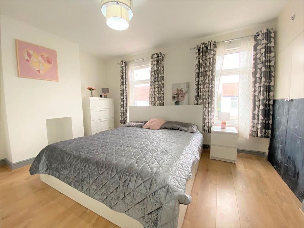 Property photo 3 of 12 Bedroom 2.Jpg
