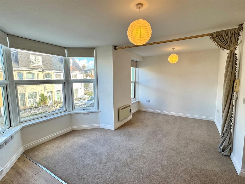 Property photo 2 of 6 6c Trevose Avenue Lounge