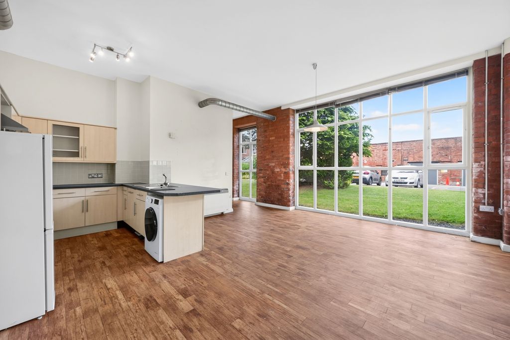 Property photo 2 of 15 Living/Kitchen/Diner