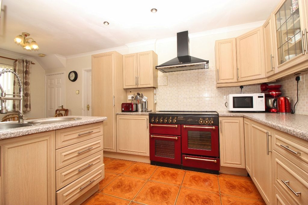 Property photo 3 of 20 Kitchen