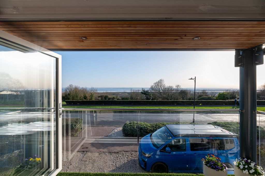 Property photo 2 of 30