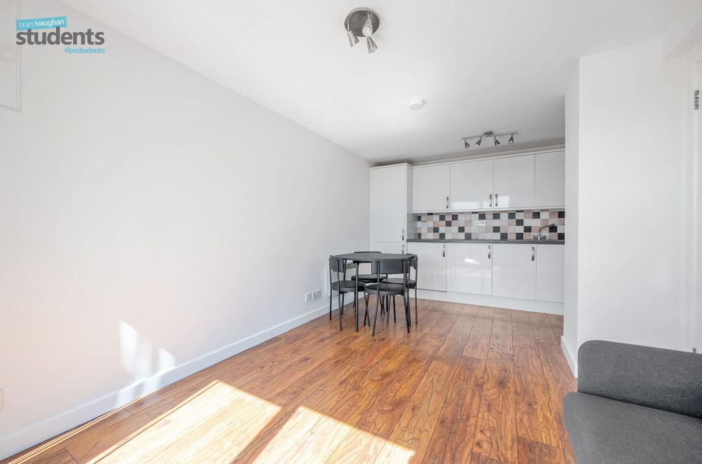 Property photo 3 of 9 2275E441-F111-4Cf...