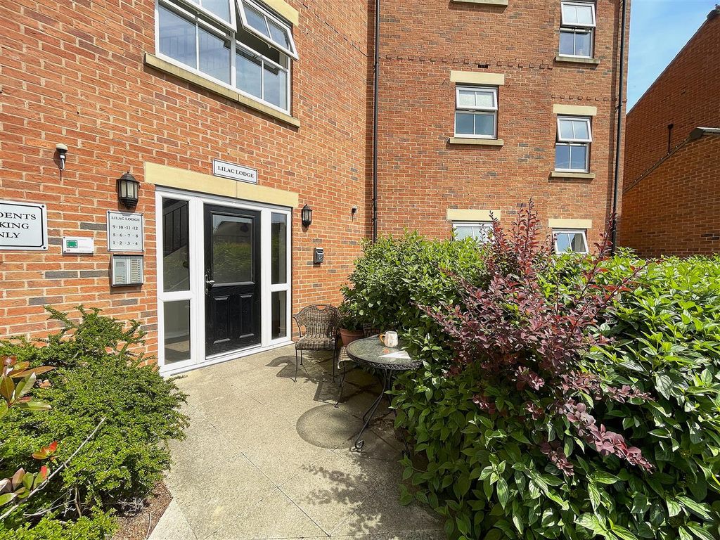 Property photo 3 of 3 Front External Door