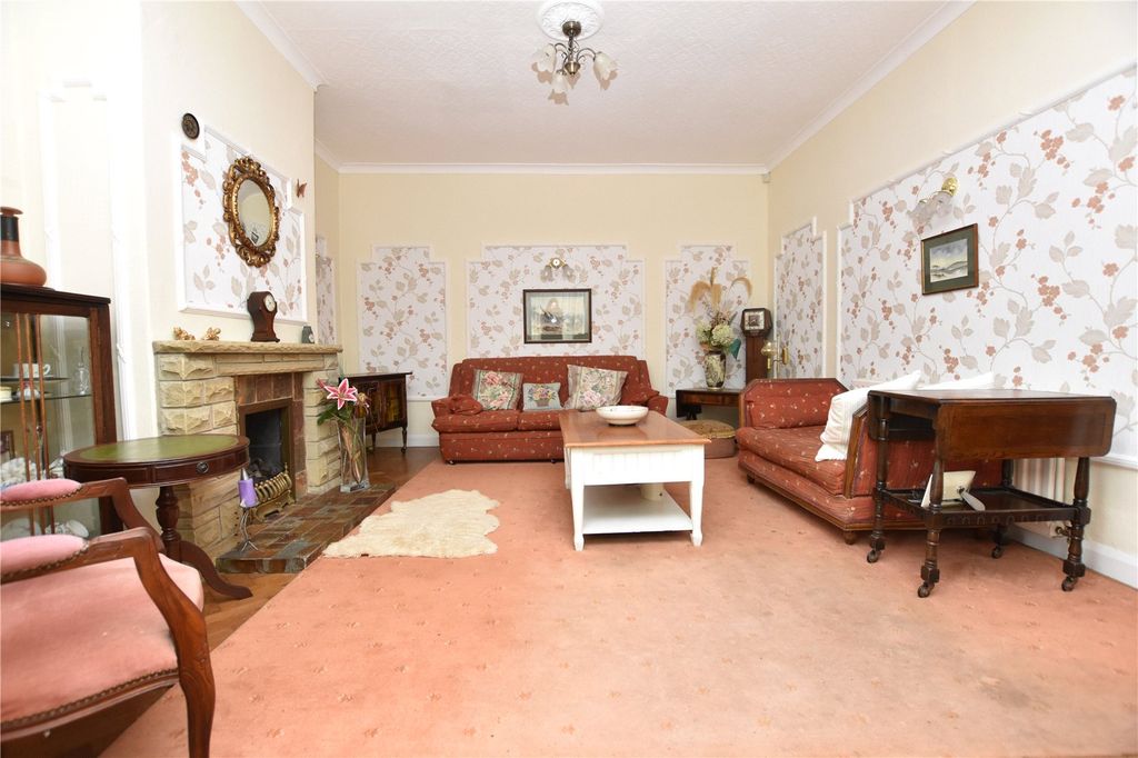 Property photo 2 of 32 Picture No. 15