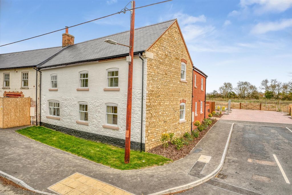 Property photo 1 of 25