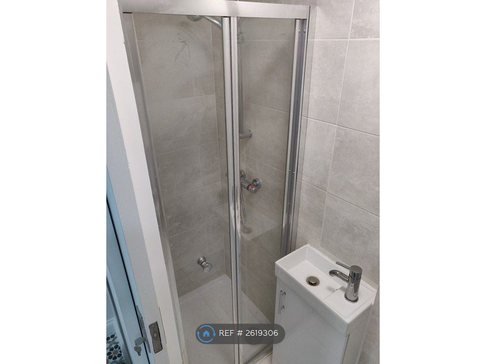 Property photo 3 of 5 Shower