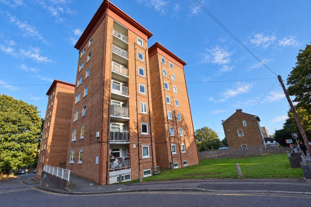 Property photo 1 of 12 Photo 5