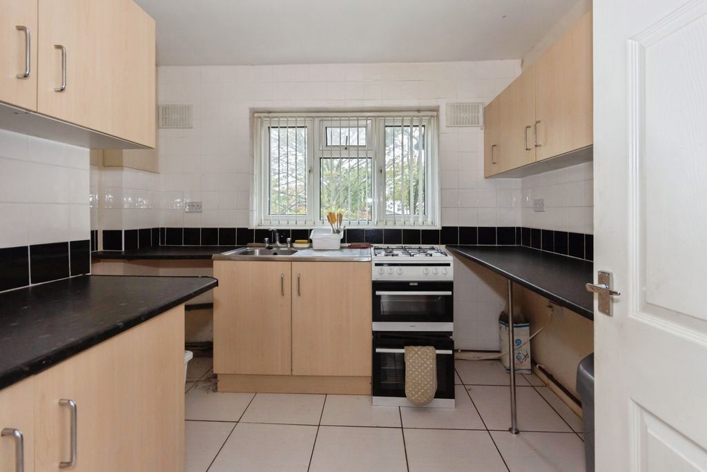 Property photo 3 of 16 Pbox-Img.Jpg