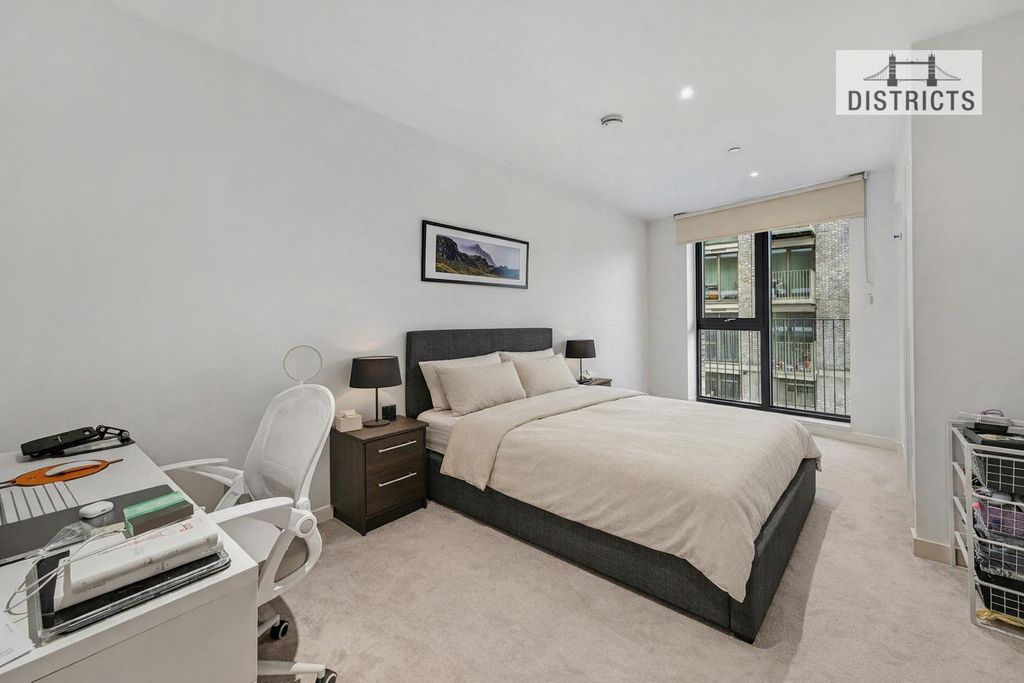 Property photo 3 of 11 Bed.Png