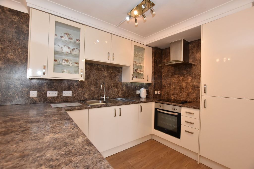Property photo 2 of 11 Kitchen