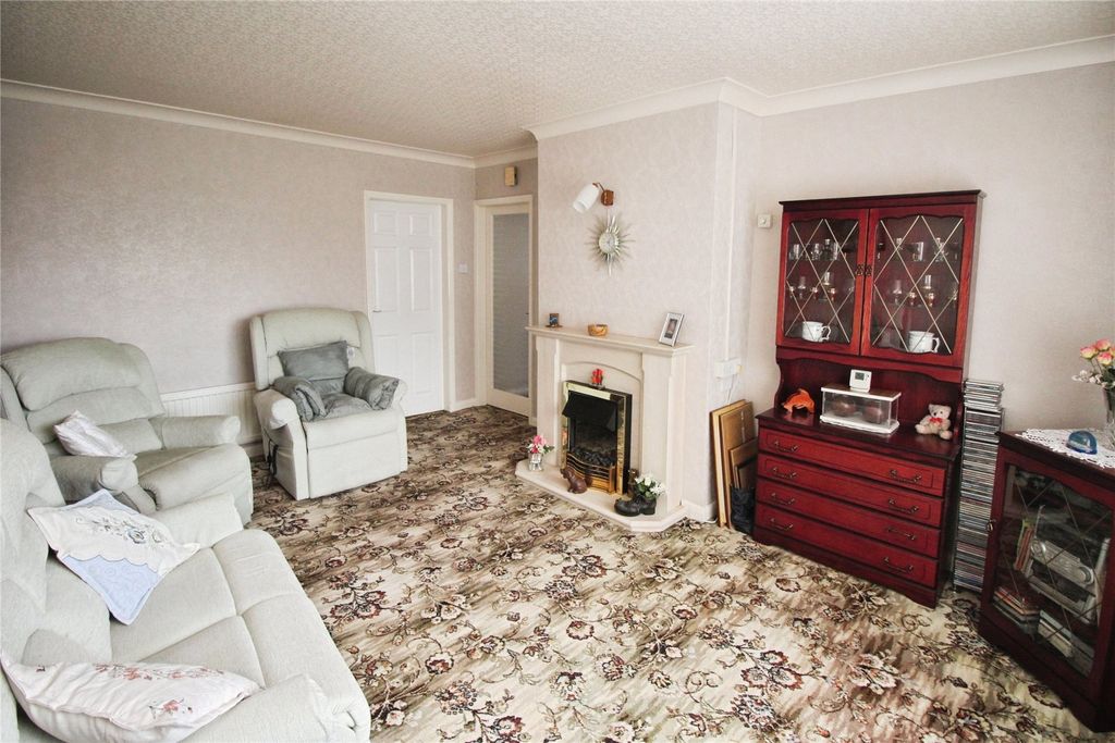 Property photo 2 of 14 Lounge