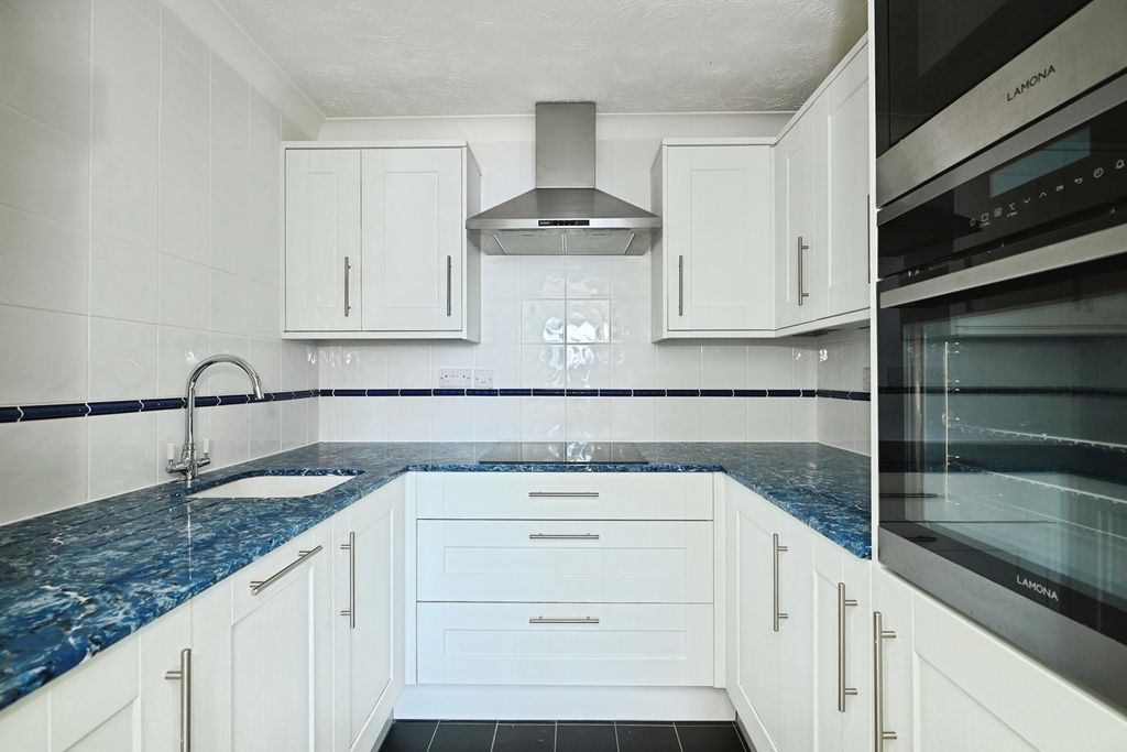 Property photo 3 of 9 Pbox-Img.Jpg