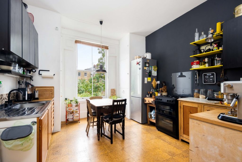 Property photo 3 of 18 Kitchen
