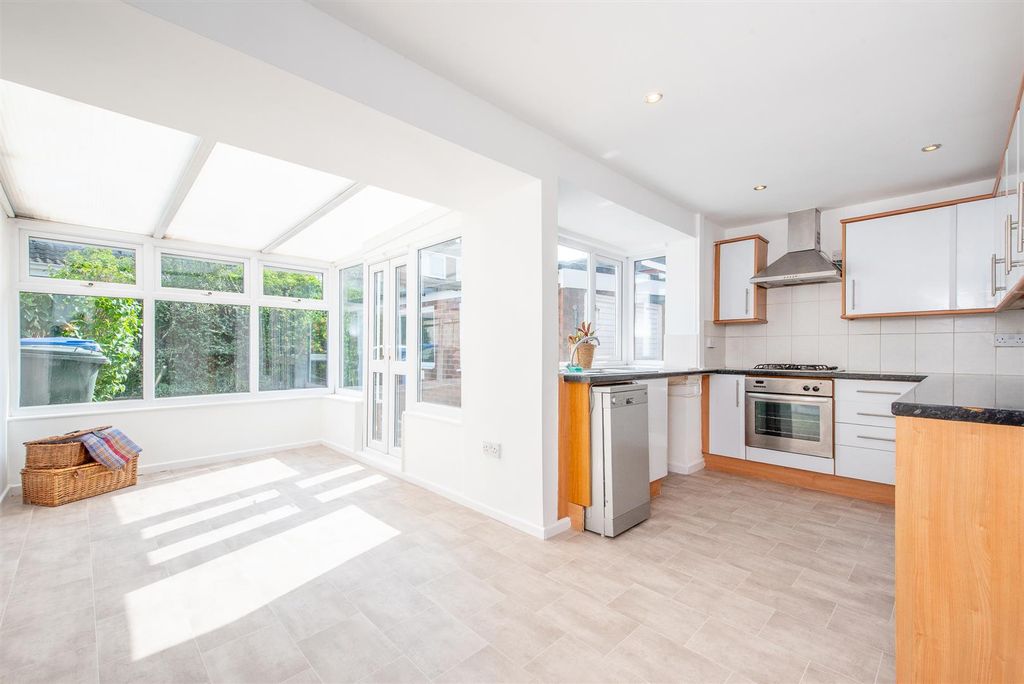 Property photo 2 of 20 Kitchen/Diner/Conservatory